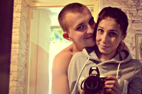 счастливая пара предложение руки и сердца на живом квесте