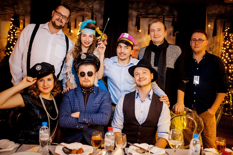 Команда компании празднует Новый год в ресторане Taganrog